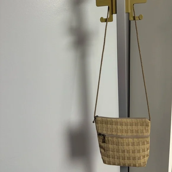 Elegant Beige Woven Shoulder Bag - Picture 4 of 4